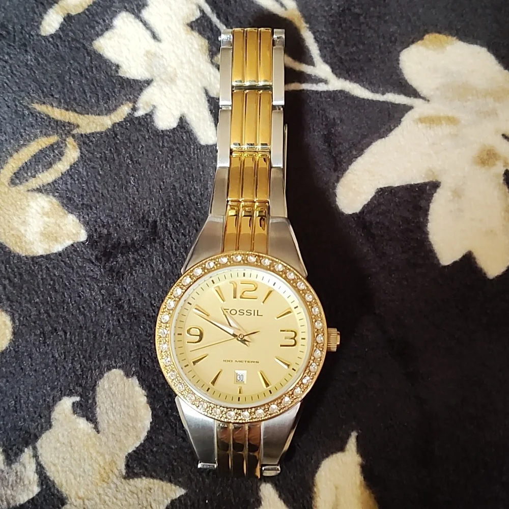 Hp🎯🥳🎉🕺💃Fossil blue rose gold and silver women's watch